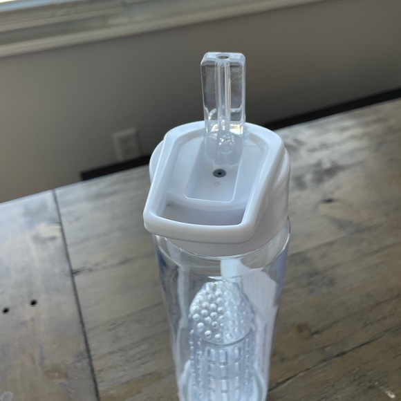 NWOT Bulletline Juice Infuser water bottle. - Picture 5 of 5